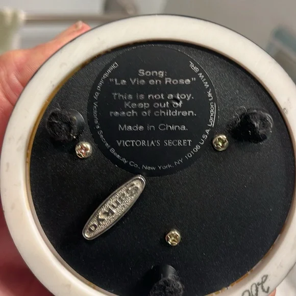 Victoria's Secret Vintage Musical Globe - Picture 9 of 17